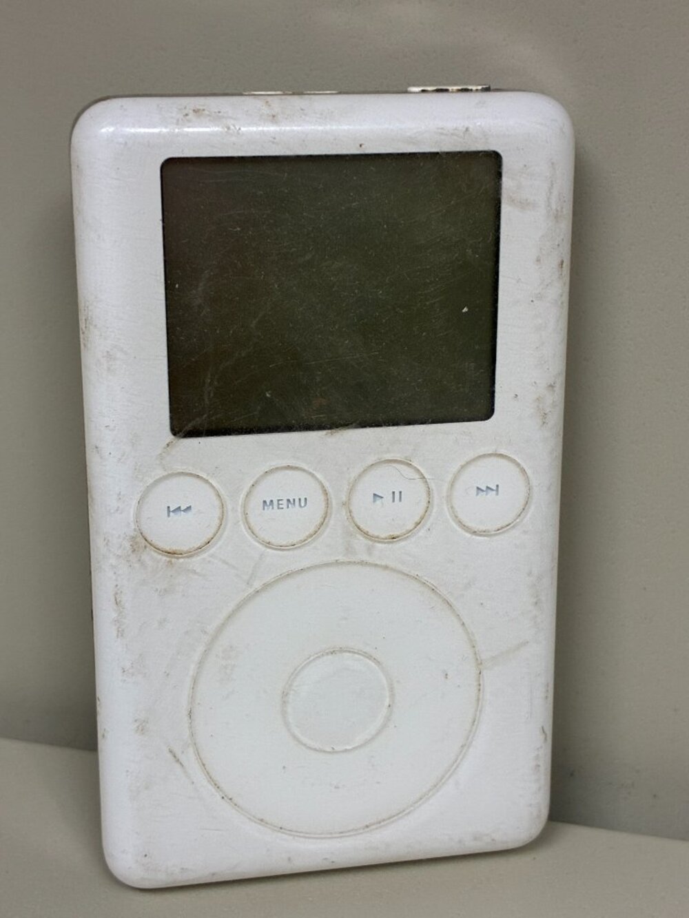Apple iPod Classic 3rd Gen 15GB White A1040 EMC 1961 2003 MP3 FOR PARTS REPAIR